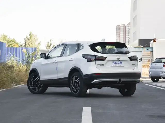NISSAN QASHQAI 2025