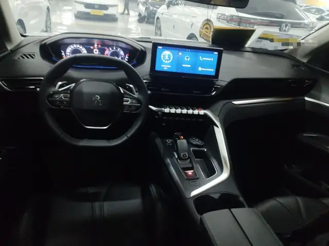 PEUGEOT 5008 2021