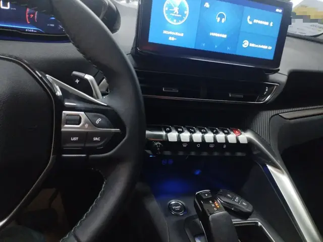 PEUGEOT 5008 2021