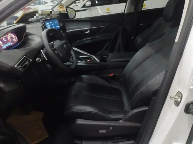 PEUGEOT 5008 2021