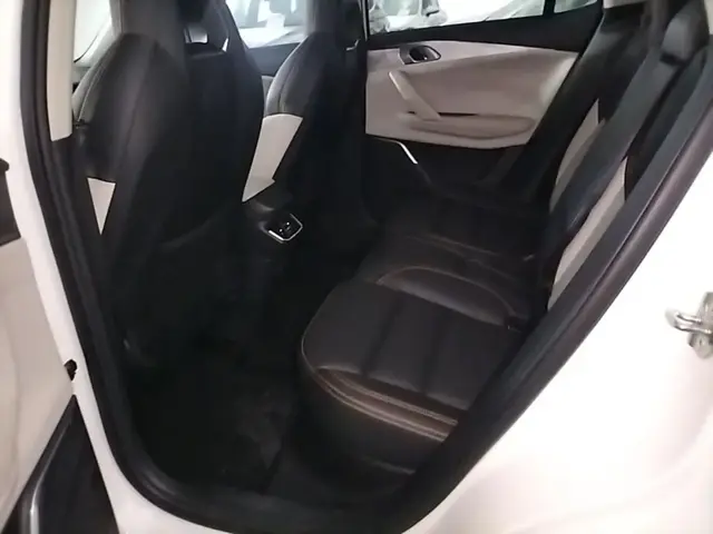 LYNK & CO 06 EM-P 2022