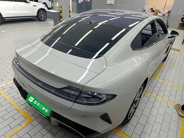 XIAOMI AUTO SU7 2025