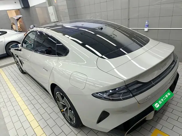 XIAOMI AUTO SU7 2025