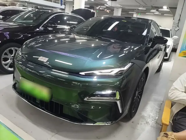 GEELY GALAXY 8 2025