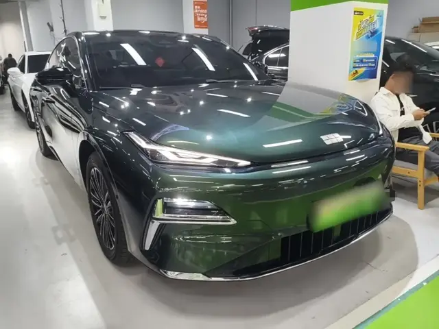 GEELY GALAXY 8 2025