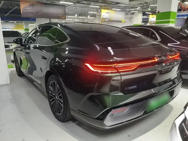 GEELY GALAXY 8 2025