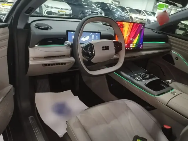 GEELY GALAXY 8 2025