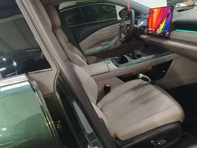 GEELY GALAXY 8 2025