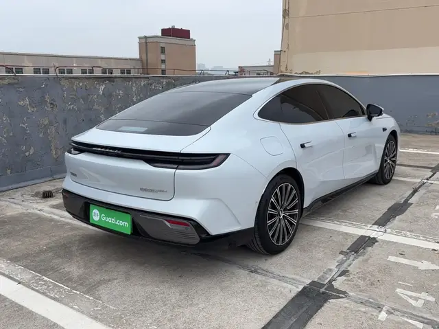 GEELY GALAXY 8 2025