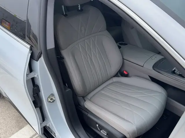 GEELY GALAXY 8 2025