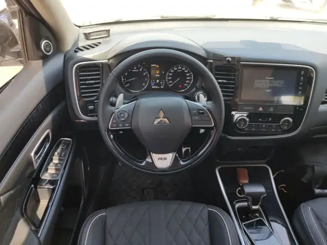 MITSUBISHI OUTLANDER 2022