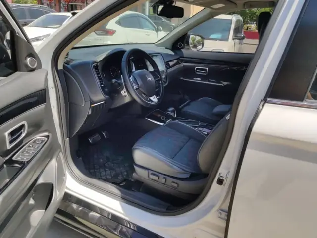 MITSUBISHI OUTLANDER 2022