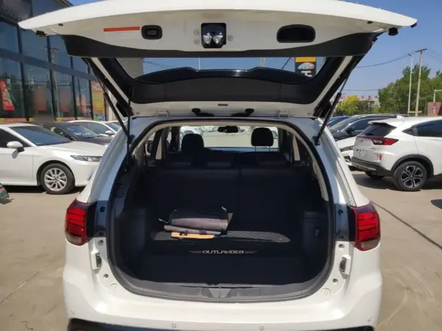 MITSUBISHI OUTLANDER 2022