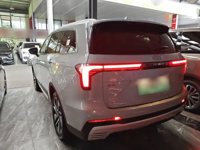 FORD EQUATOR LUXURY 2025