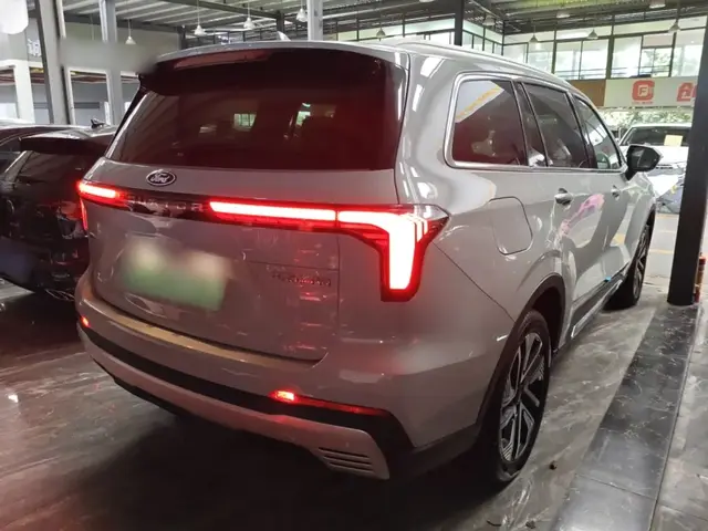 FORD EQUATOR LUXURY 2025