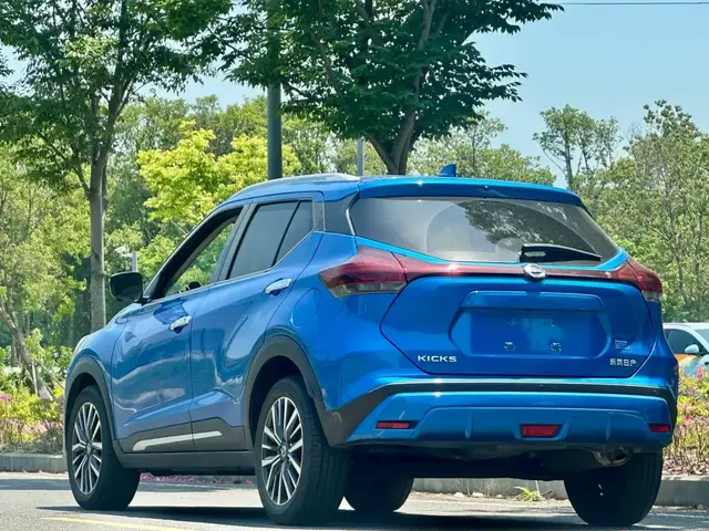 NISSAN KICKS LUXURY 2022