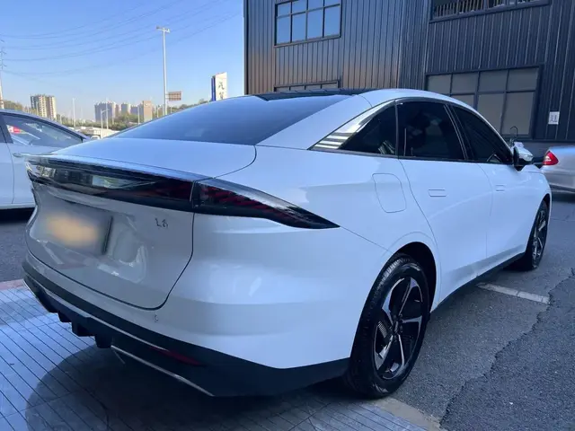 GEELY GALAXY L6 2024