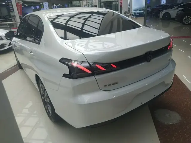 PEUGEOT 408 2022