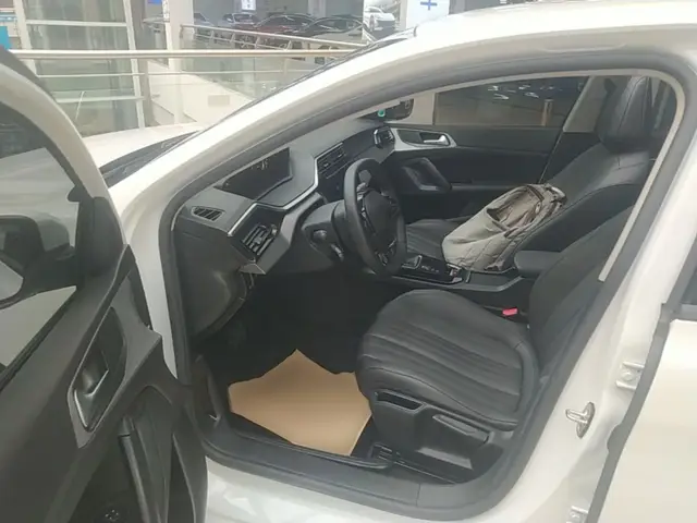 PEUGEOT 408 2022