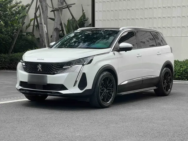 PEUGEOT 5008 2021