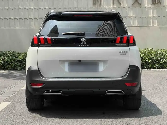 PEUGEOT 5008 2021