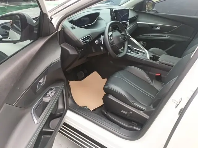 PEUGEOT 5008 2021