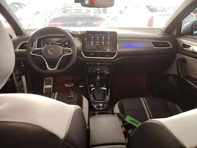 VOLKSWAGEN T-ROC 2023
