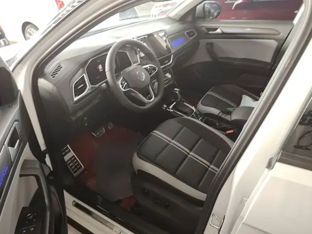 VOLKSWAGEN T-ROC 2023