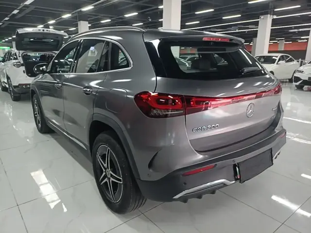 MERCEDES-BENZ EQA 2021