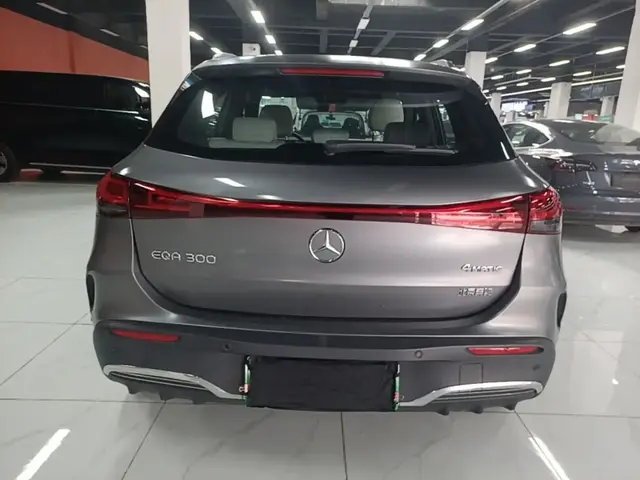 MERCEDES-BENZ EQA 2021