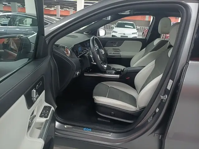 MERCEDES-BENZ EQA 2021