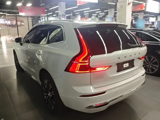 VOLVO XC60 LUXURY 2022