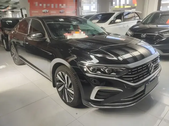 VOLKSWAGEN PASSAT LUXURY 2023