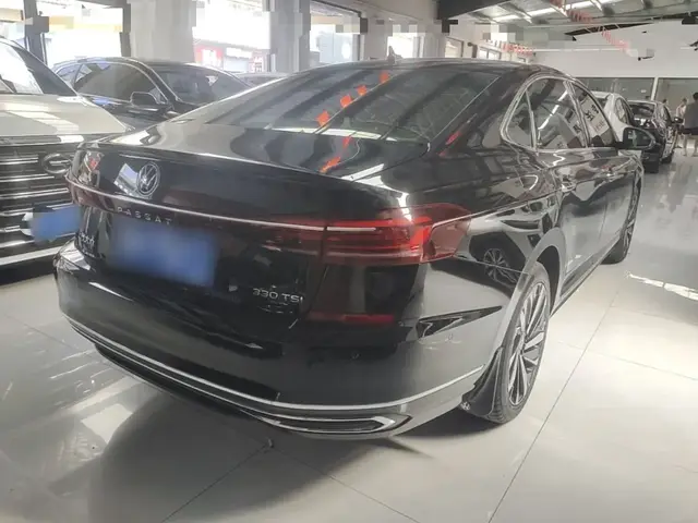 VOLKSWAGEN PASSAT LUXURY 2023