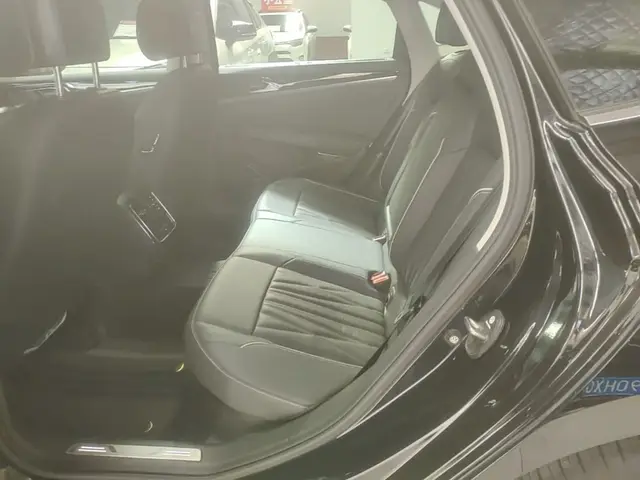 VOLKSWAGEN PASSAT LUXURY 2023