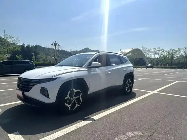 HYUNDAI TUCSON PREMIUM 2023