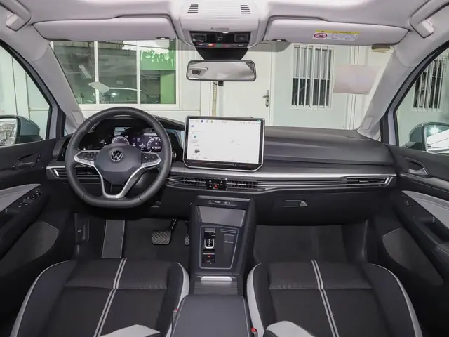 VOLKSWAGEN GOLF 2026