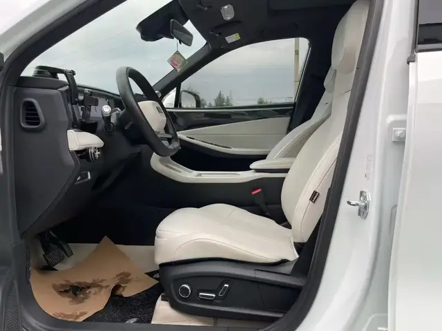 GEELY GALAXY L7 2024