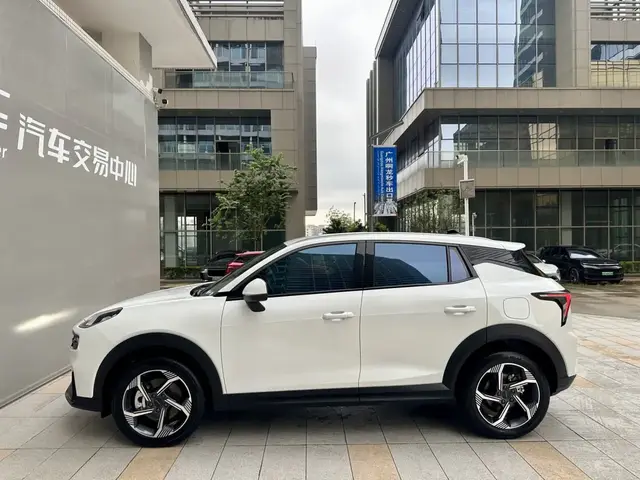 LYNK & CO 06 EM-P 2023