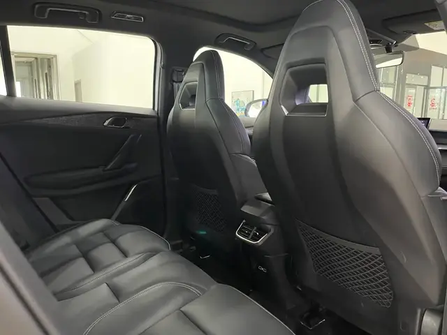 LYNK & CO 06 EM-P 2023