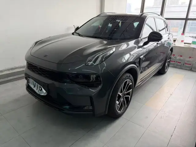 LYNK & CO 01 2022