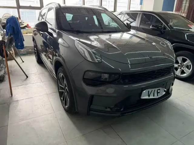 LYNK & CO 01 2022