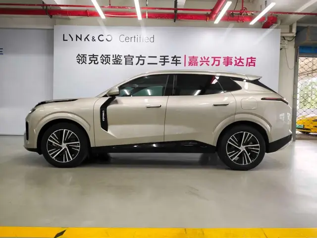 LYNK & CO 08 EM-P 2023