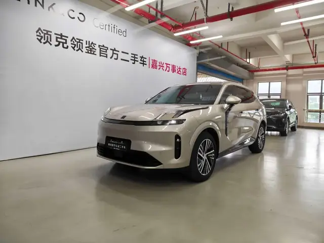 LYNK & CO 08 EM-P 2023
