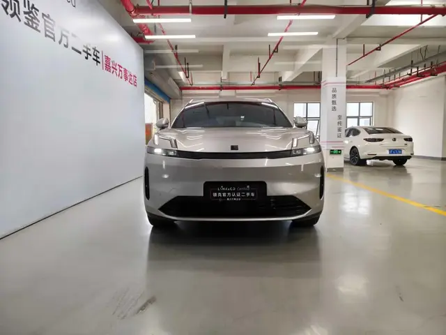 LYNK & CO 08 EM-P 2023