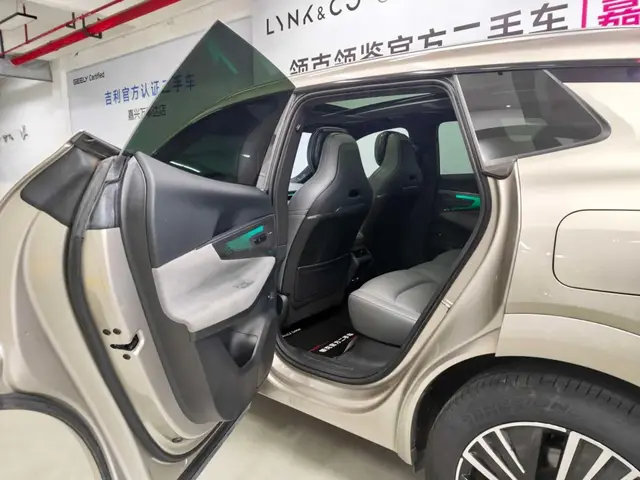 LYNK & CO 08 EM-P 2023