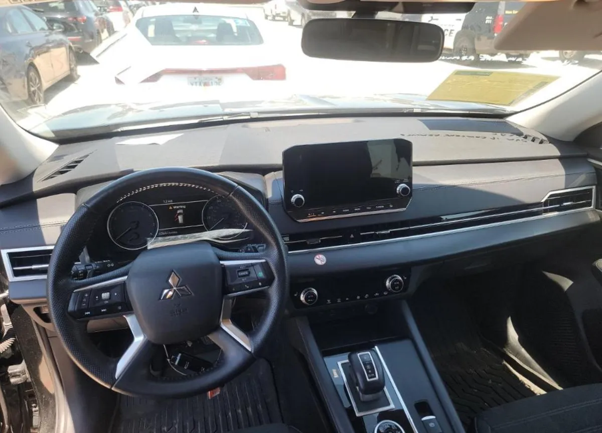 MITSUBISHI OUTLANDER SE 2024