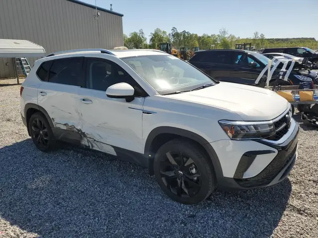 VOLKSWAGEN TAOS SE 2022