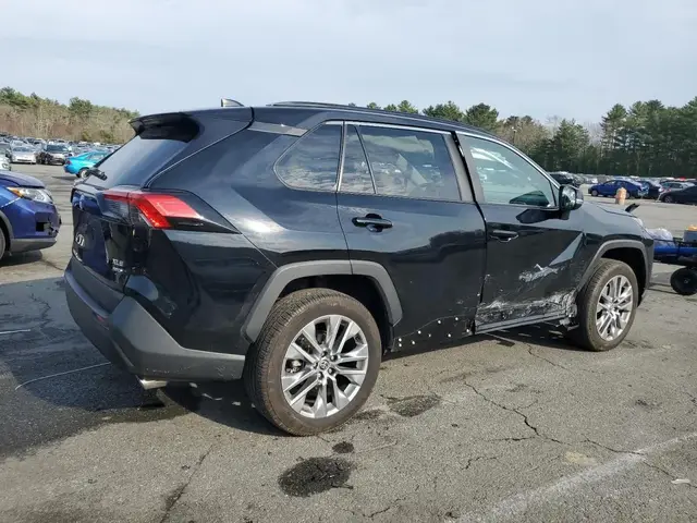 TOYOTA RAV4 XLE PREMIUM 2022