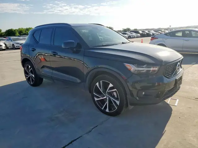 VOLVO XC40 T5 R-DESIGN 2021
